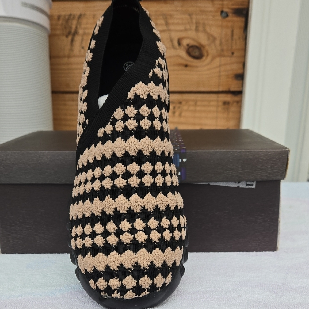bernie mev. Size 39 Black And Blush Woven Footwear New In Box Sz.8